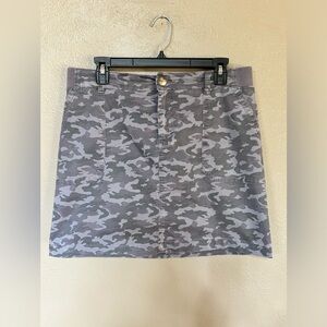 Lee Women’s Mid Rise Skort Camo Gray